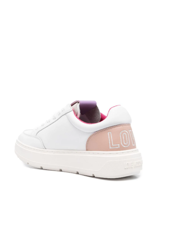 117342-SNEAKERS.png