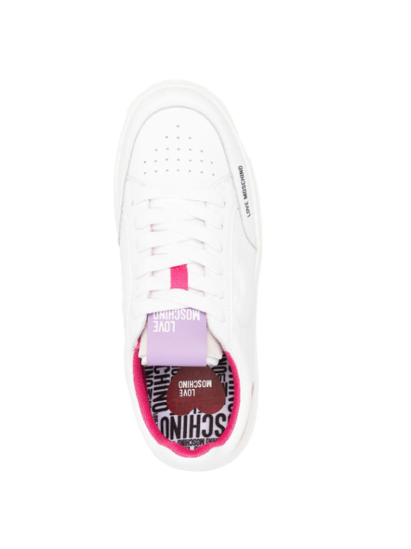 117343-SNEAKERS.png