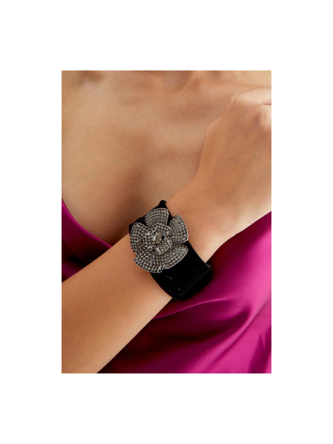 124005-Nal-BRACCIALE-FLOWER-IN-VELLUTO-NERO.png