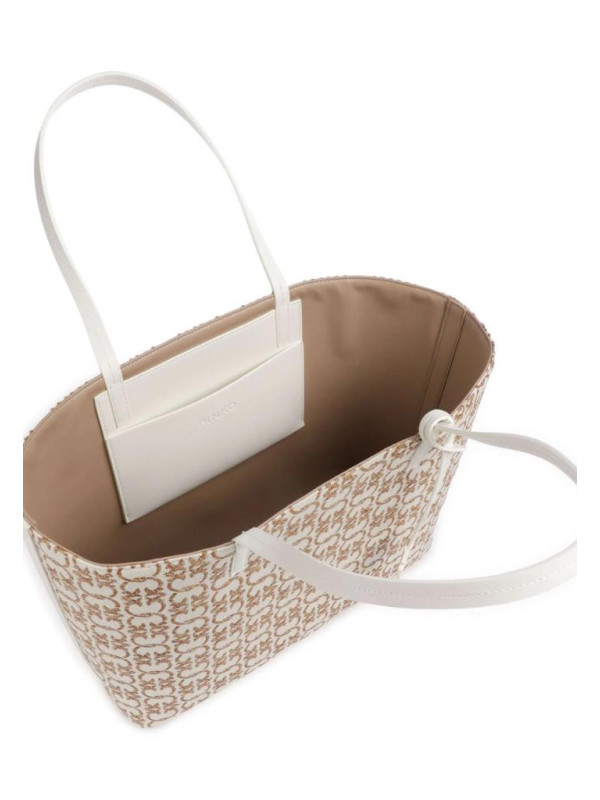 138148-Shopping-Carrie-Pinko.png