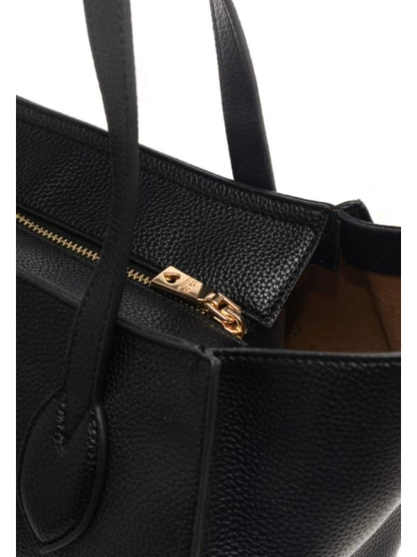 144532-Shopping-Love-Moschino.jpeg