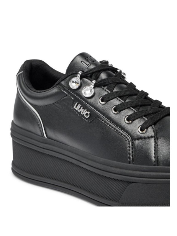 141572-SNEAKERS.jpeg
