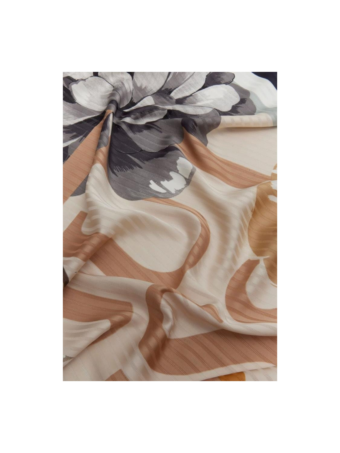 156665-Foulard-Guess.jpeg