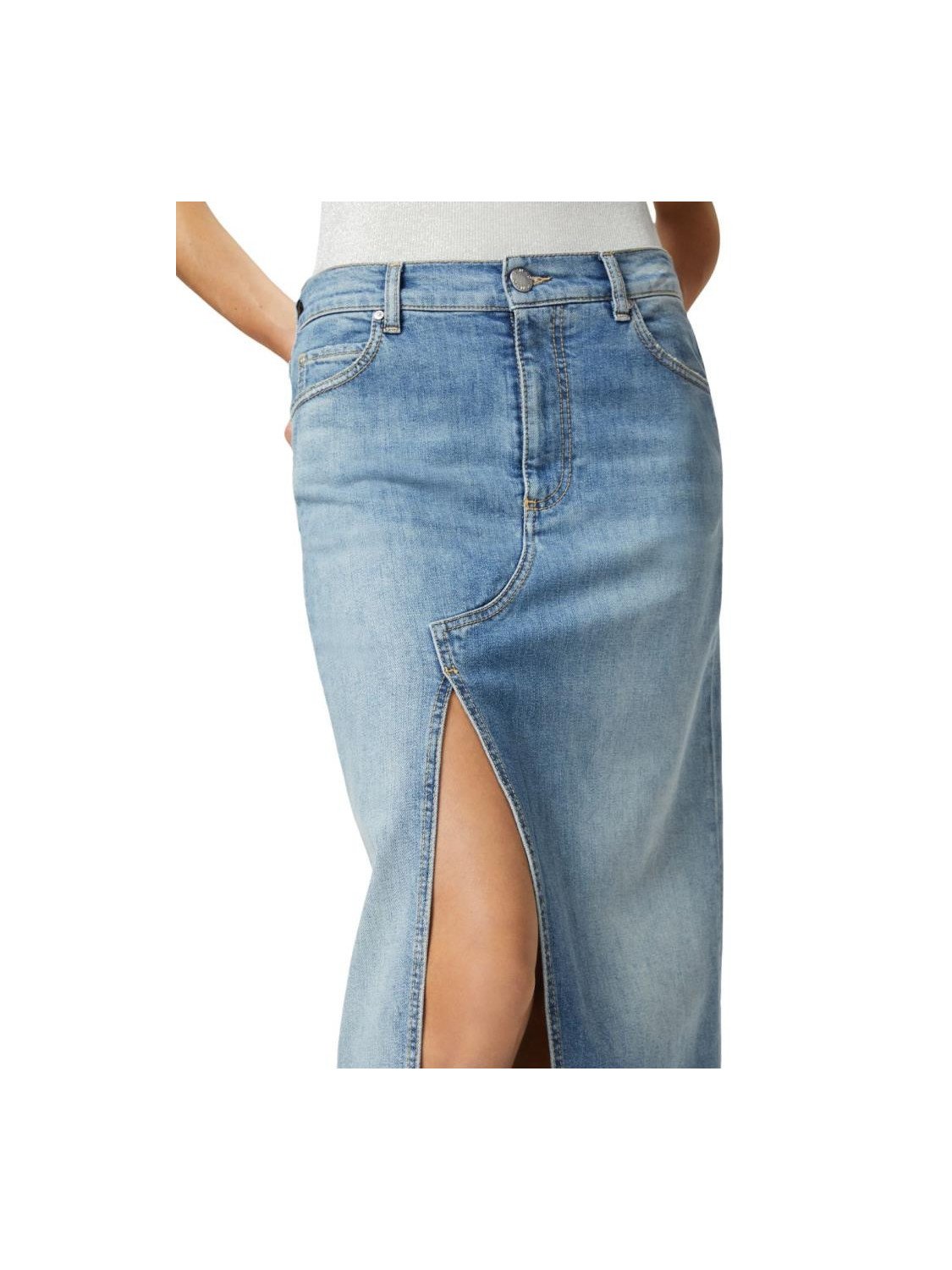 156893-Gonna-lunga-in-denim-chiaro-con-spacco-davant.jpeg