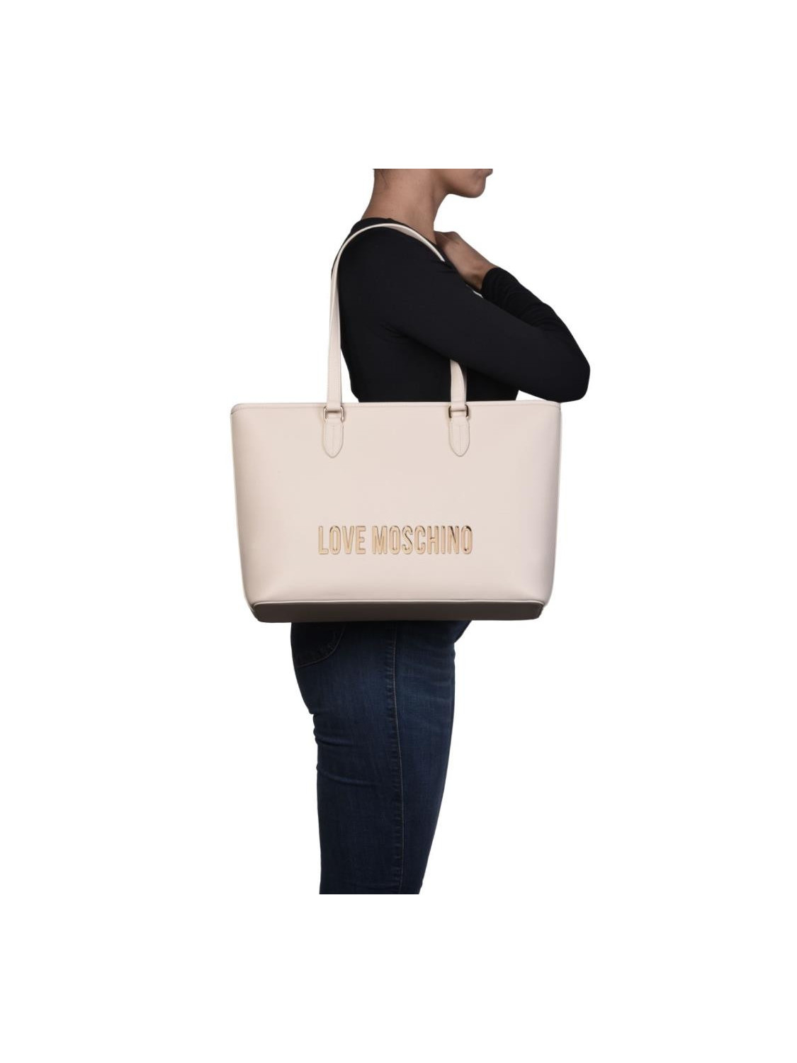 157770-Shopping-Lovre-Moschino.jpeg