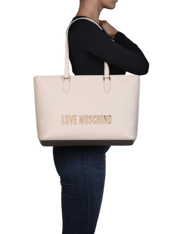 157770-Shopping-Lovre-Moschino.jpeg