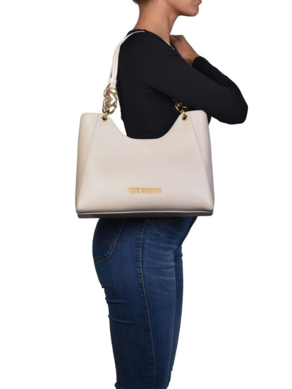 157703-Shopping-Love-Moschino.jpeg