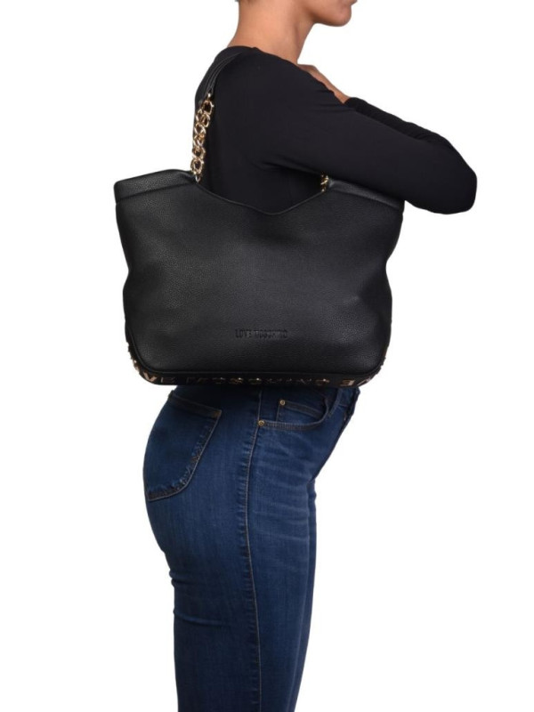 157783-Shopping-Love-Moschino.jpeg