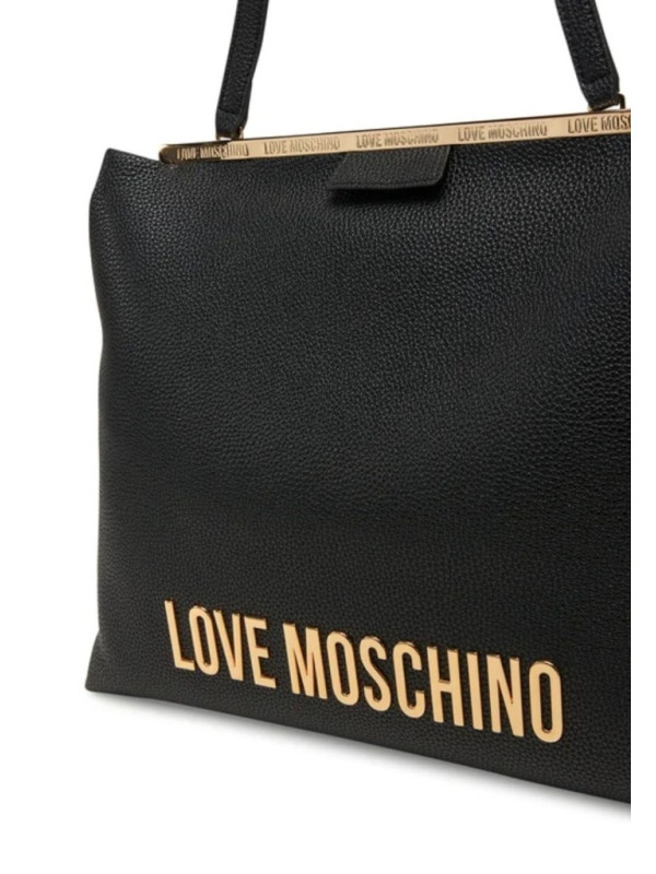 157831-Shopping-Love-Moschino.jpeg