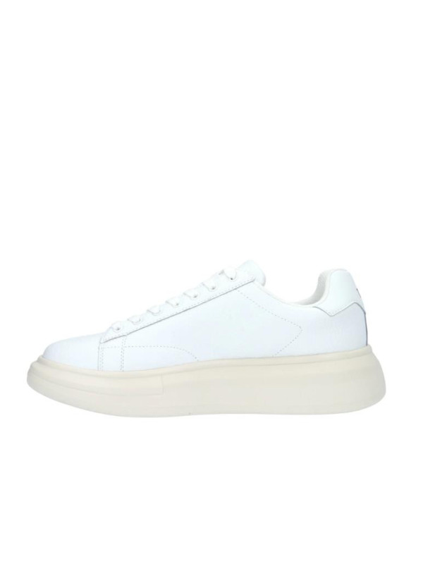 160588-SNEAKERS.png