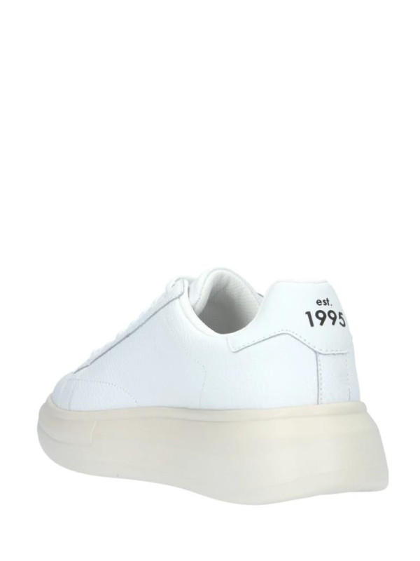 160589-SNEAKERS.png