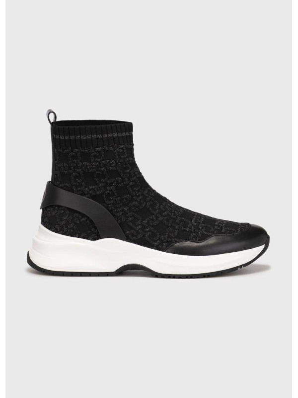 101211-SNEAKER.jpeg