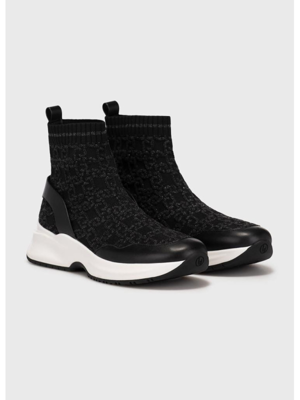 101212-SNEAKER.jpeg