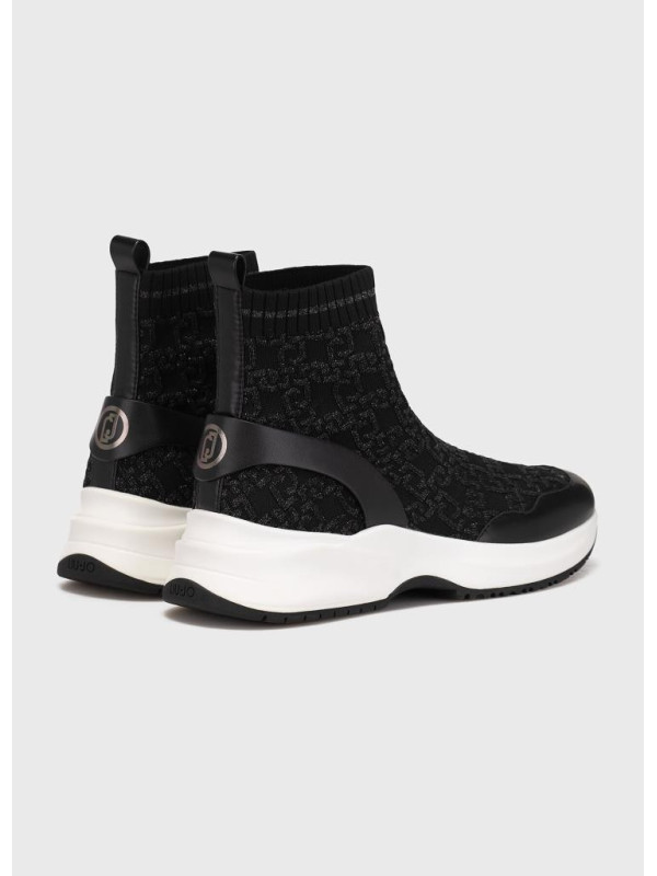 101213-SNEAKER.jpeg