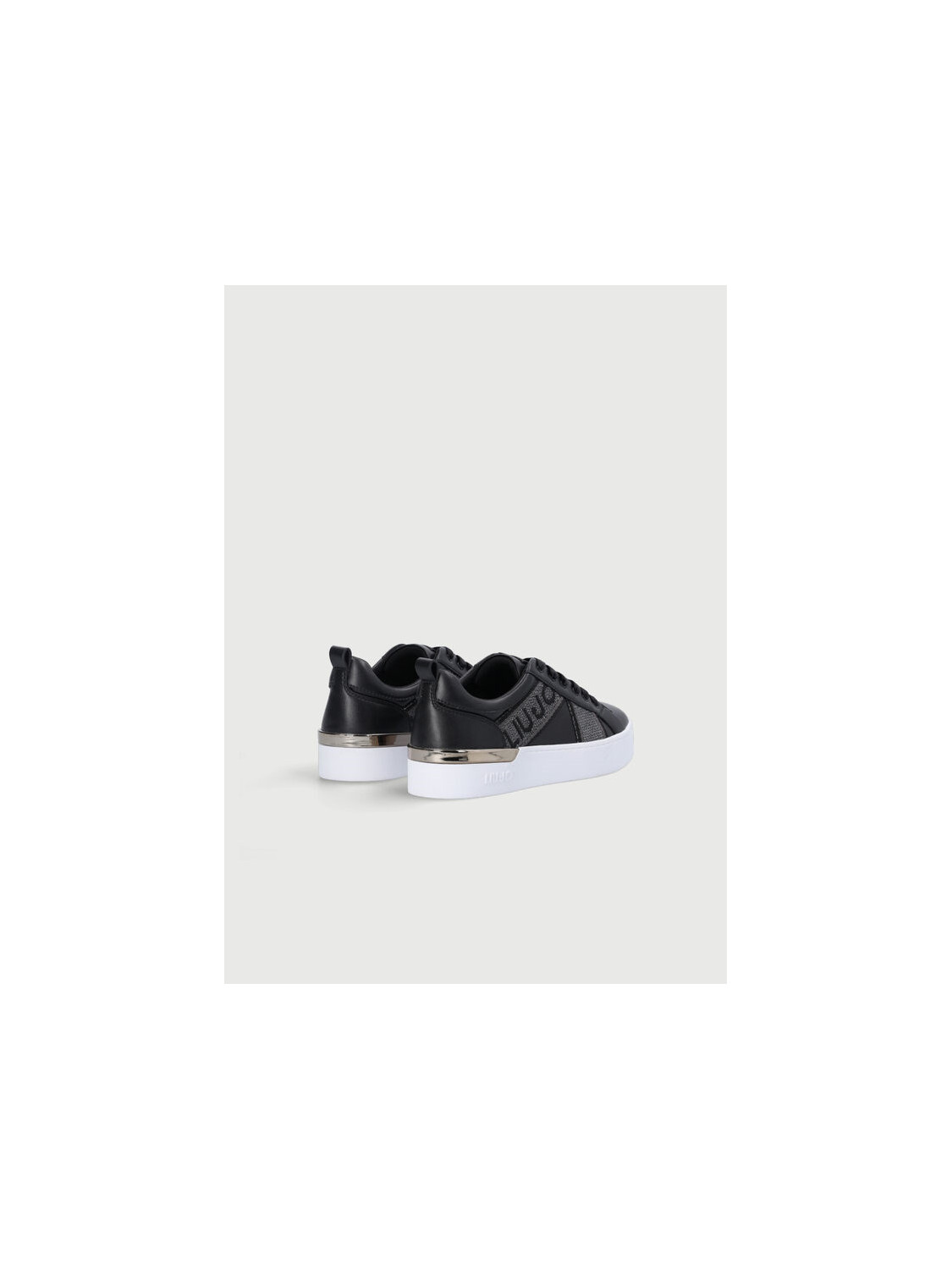 101225-SNEAKER.jpeg
