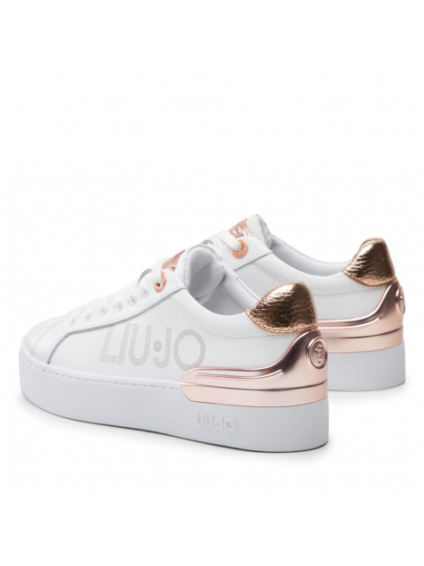 101209-SNEAKER.jpeg