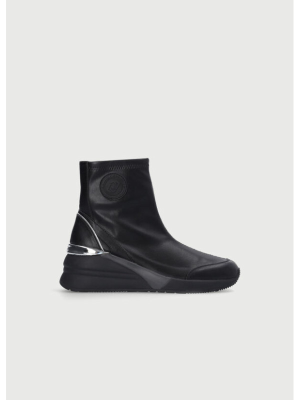 101214-SNEAKER.jpeg