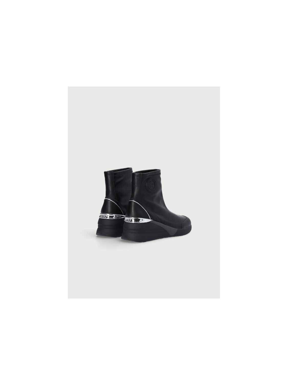 101215-SNEAKER.jpeg
