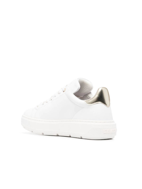 105176-SNEAKER.png